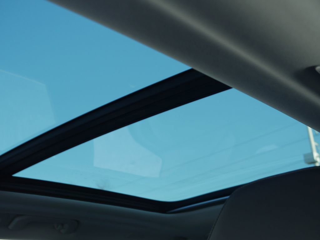 Used 2023 Volvo XC60 T8 Ultimate w/ Climate Package image 55