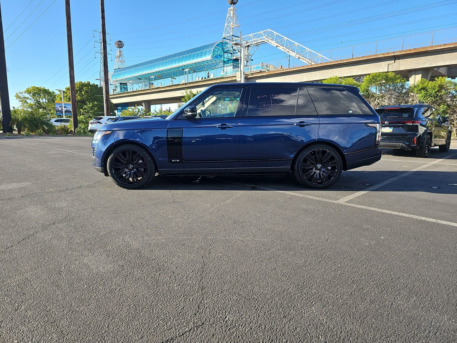 Used 2019 Land Rover Range Rover Long Wheelbase Supercharged image 4