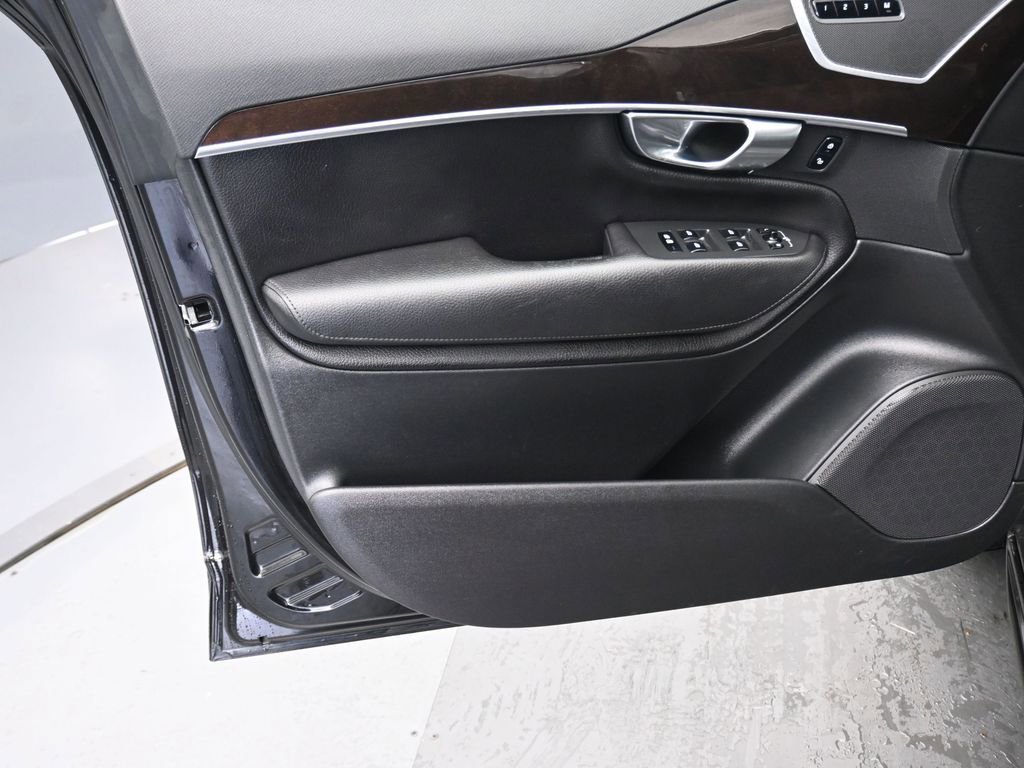 Used 2019 Volvo XC90 T6 Momentum w/ Protection Package Premier AWD/4WD image 10