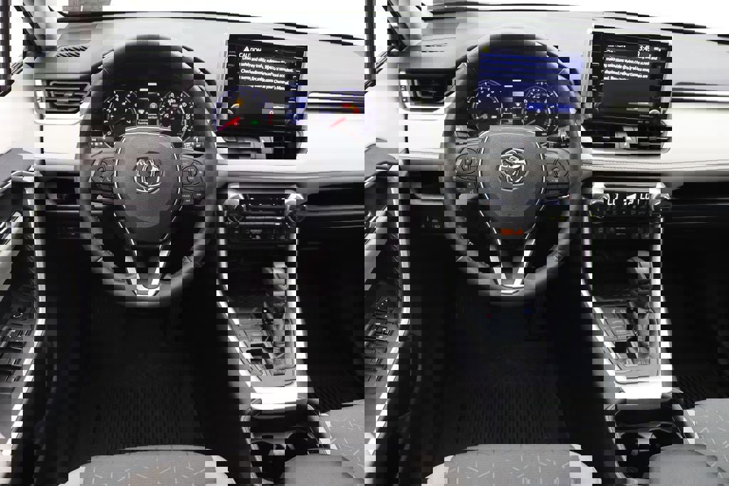 Used 2021 Toyota RAV4 XLE w/ Convenience Package image 12