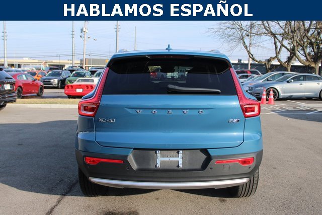 Used 2025 Volvo XC40 B5 Plus image 4