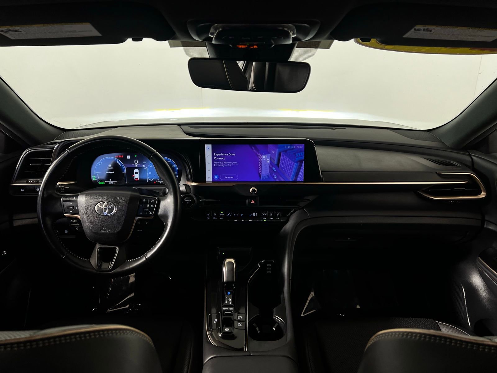 Certified 2025 Toyota Crown XLE image 25