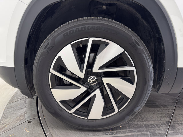 Used 2024 Volkswagen Atlas SE w/ Panoramic Sunroof Package FWD image 10
