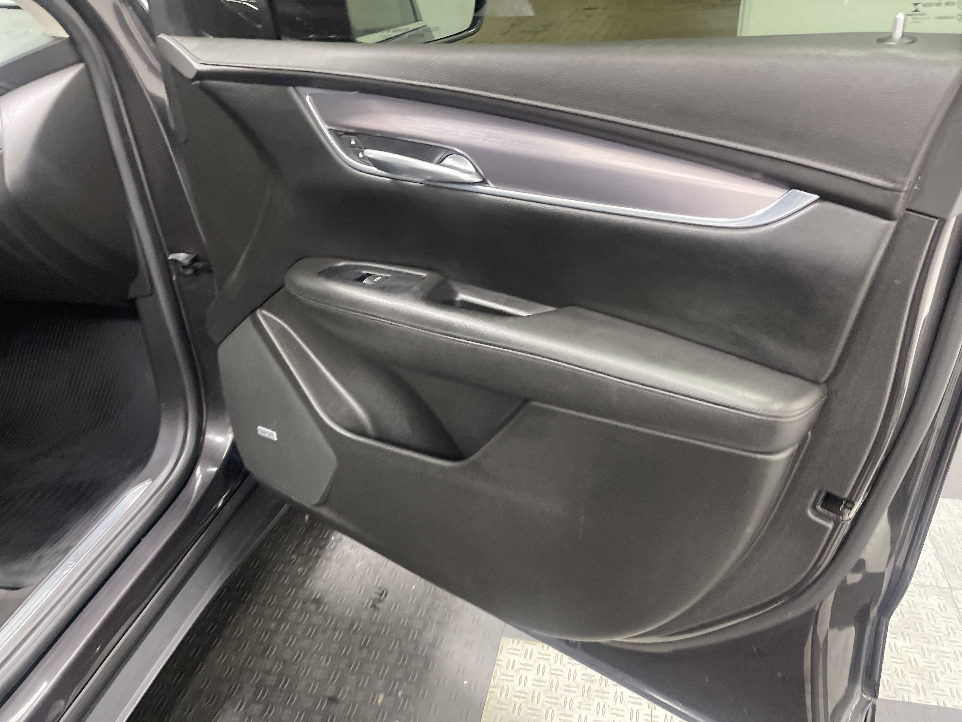 Used 2017 Cadillac XT5 Luxury w/ Driver Awareness Package image 25