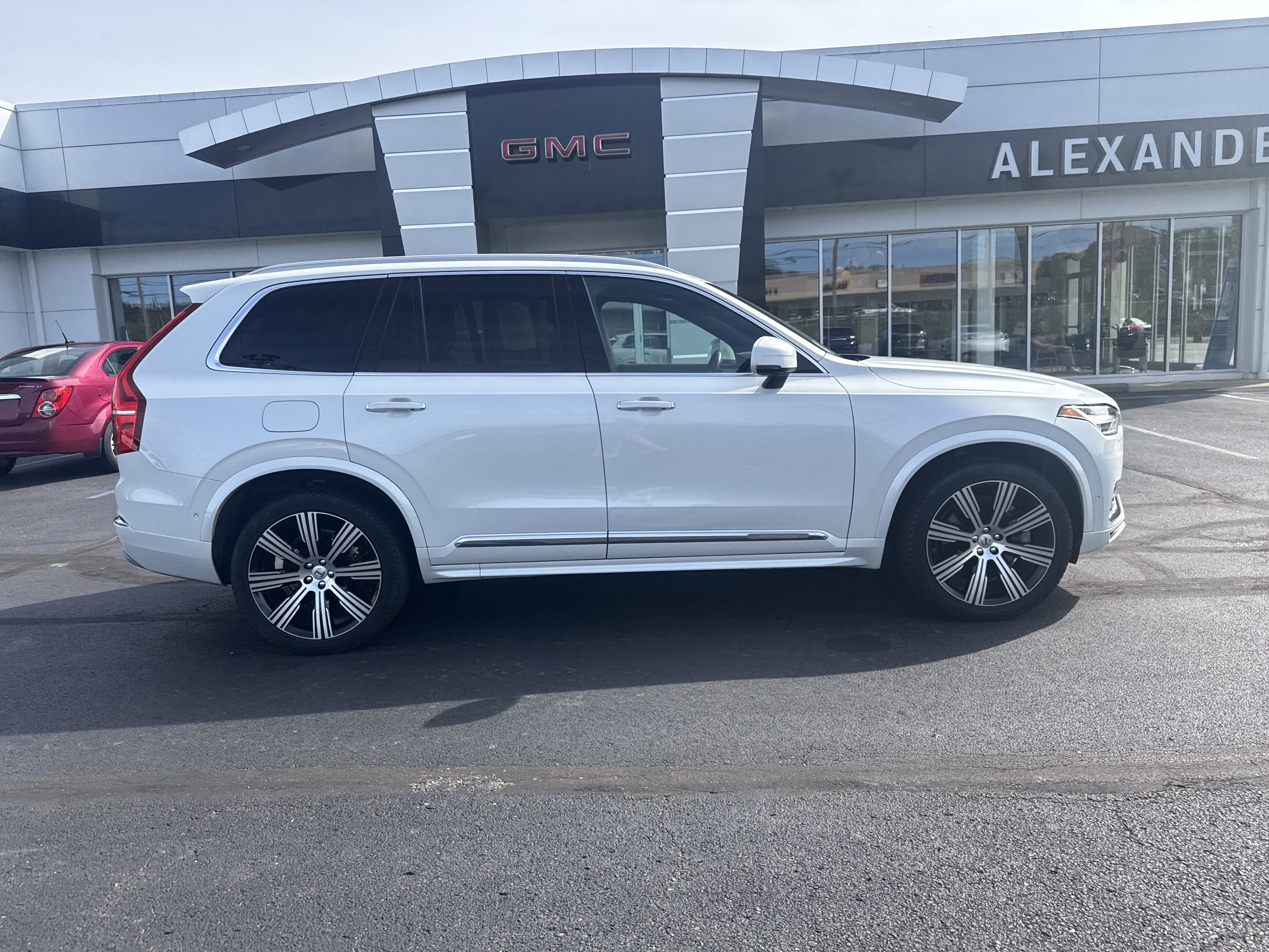 Used 2022 Volvo XC90 T8 Inscription image 2