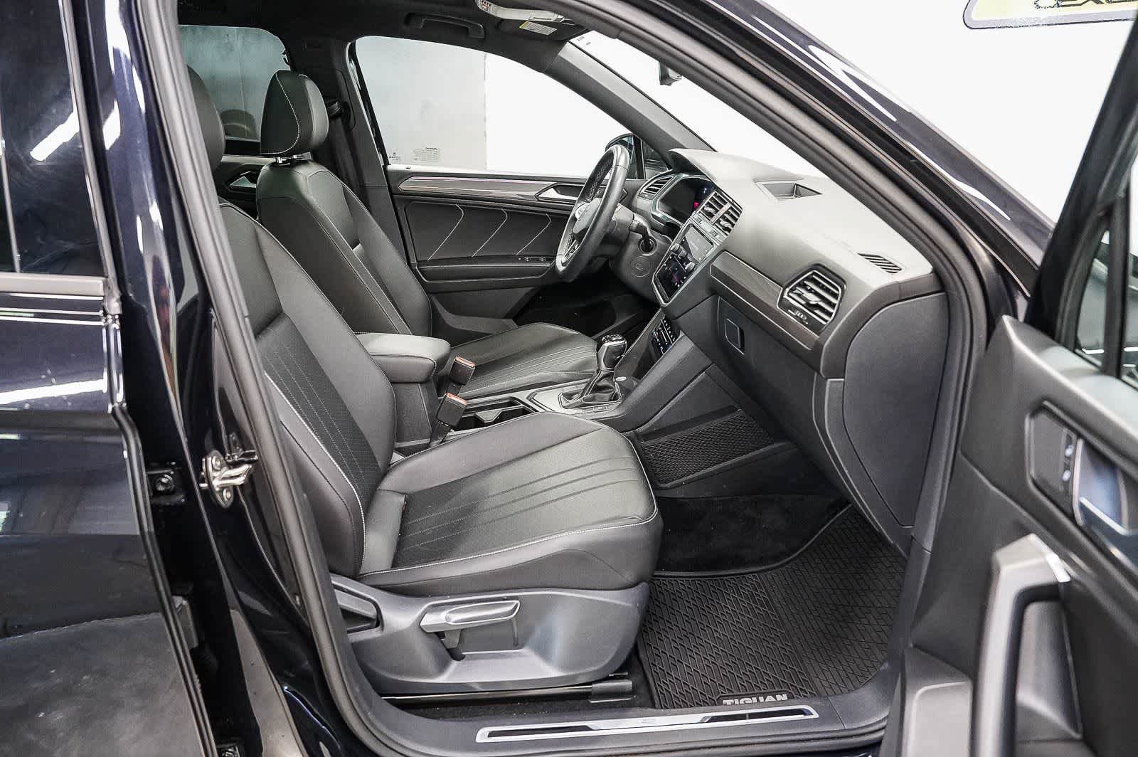 Used 2023 Volkswagen Tiguan SE R-Line FWD image 17