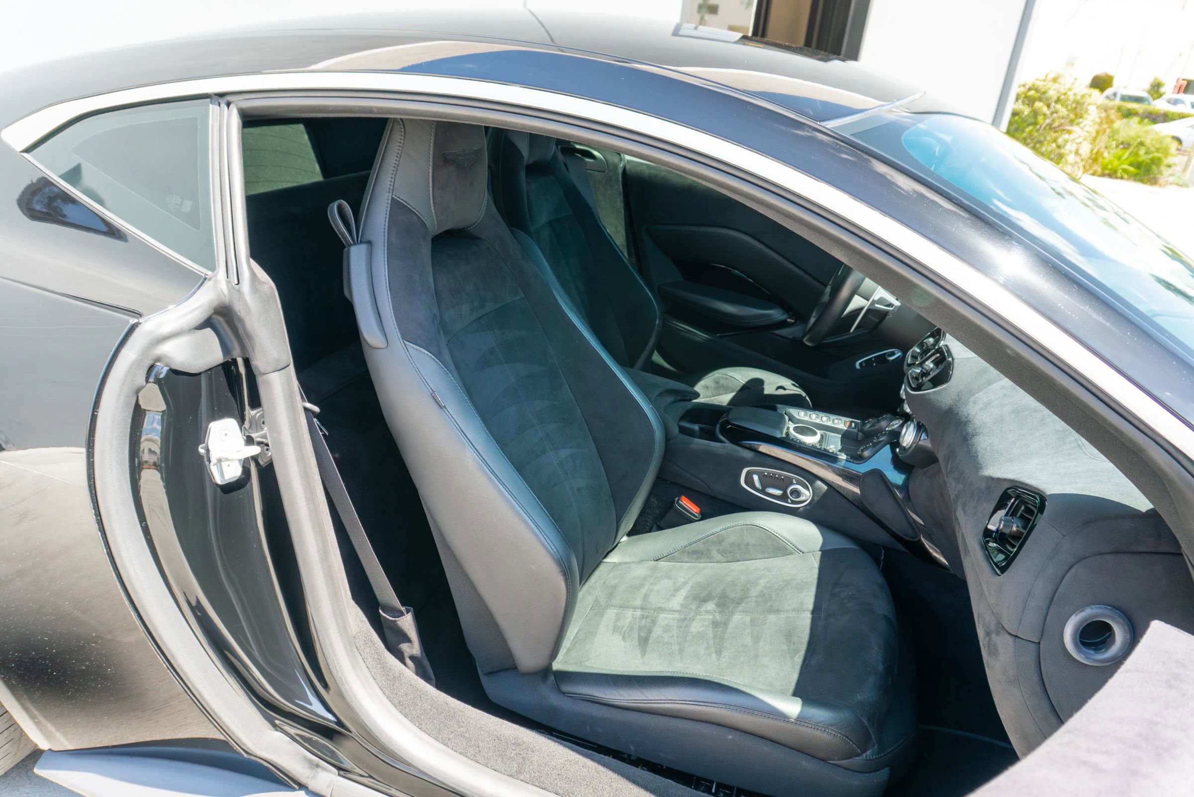 Used 2020 Aston Martin V8 Vantage Coupe image 11