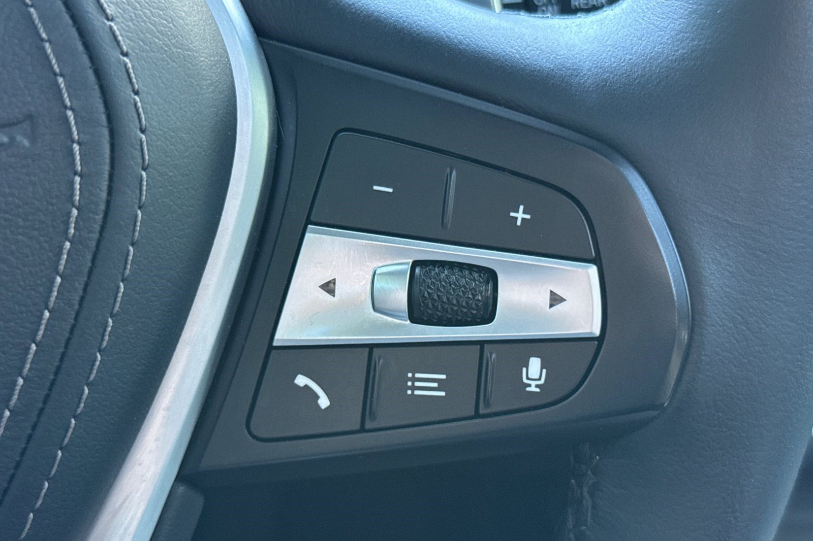 Certified 2024 BMW X5 xDrive50e w/ Parking Assistance Package image 31