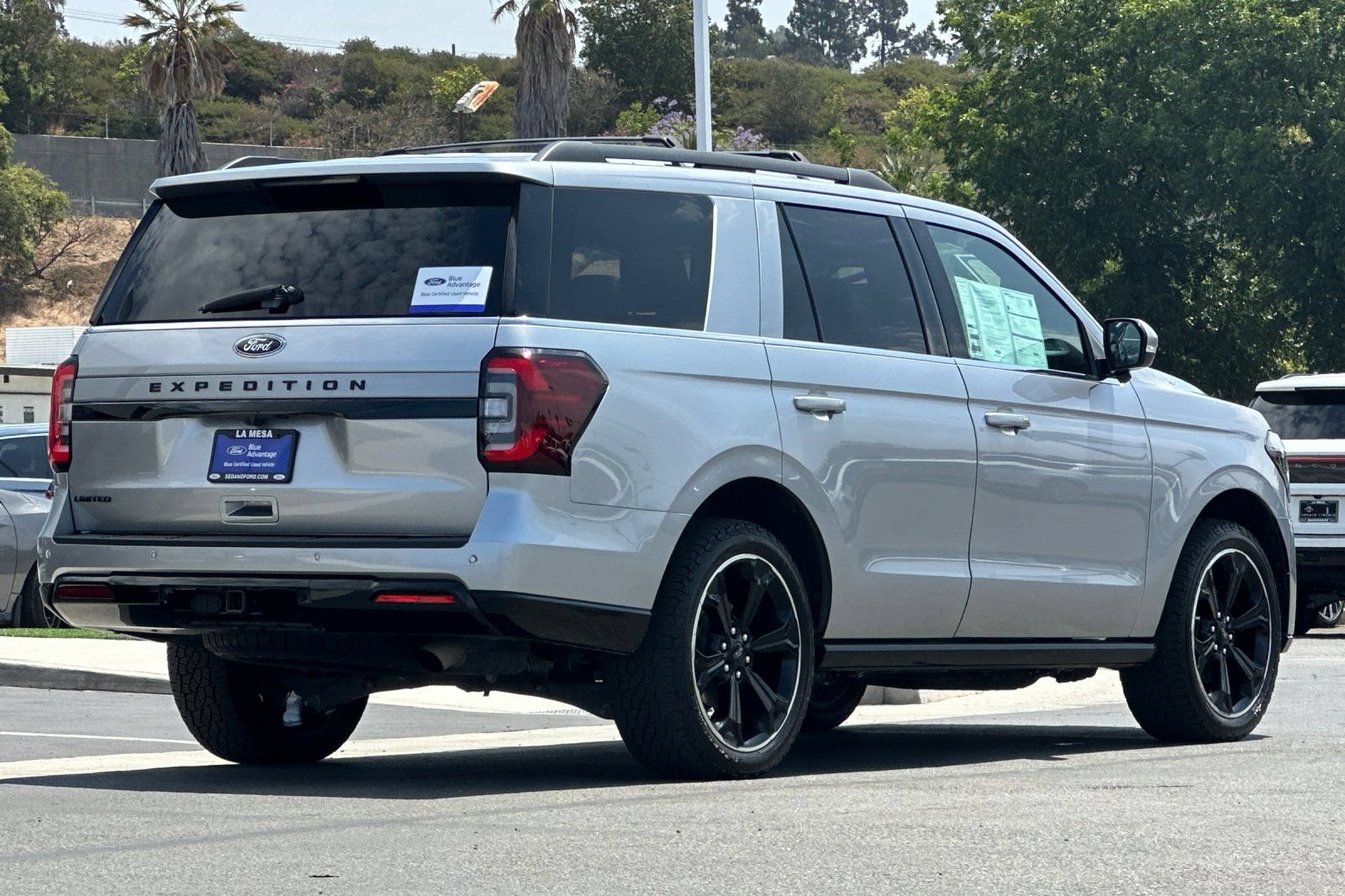 Certified 2022 Ford Expedition Limited AWD/4WD image 3