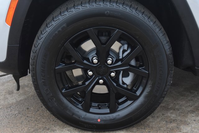New 2026 Jeep Grand Cherokee Altitude AWD/4WD image 10