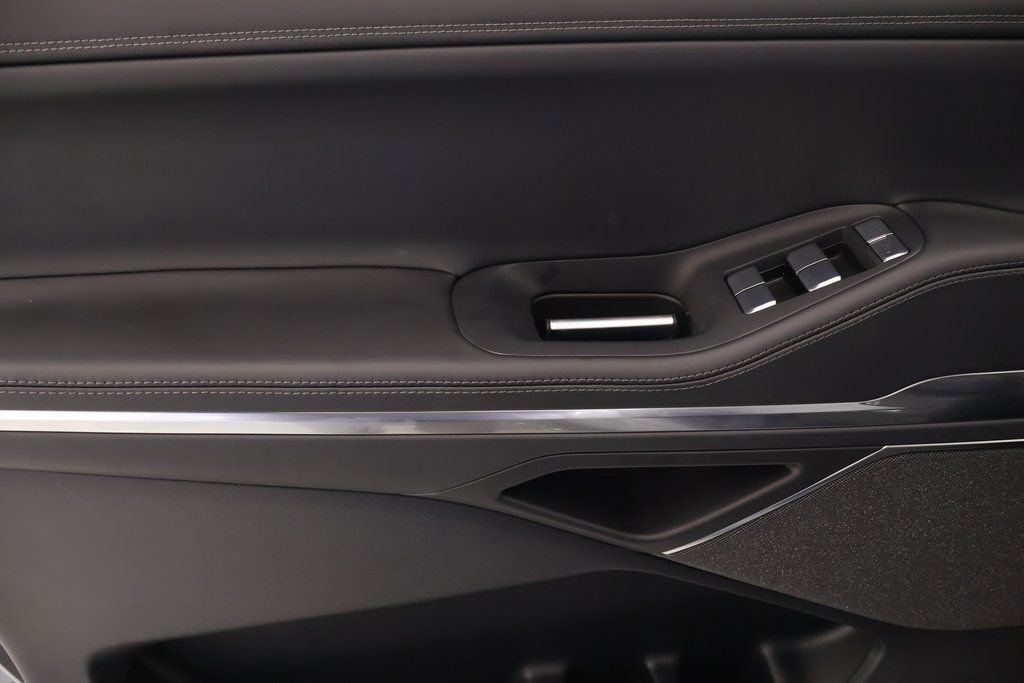 New 2025 Lincoln Navigator Reserve AWD/4WD image 17