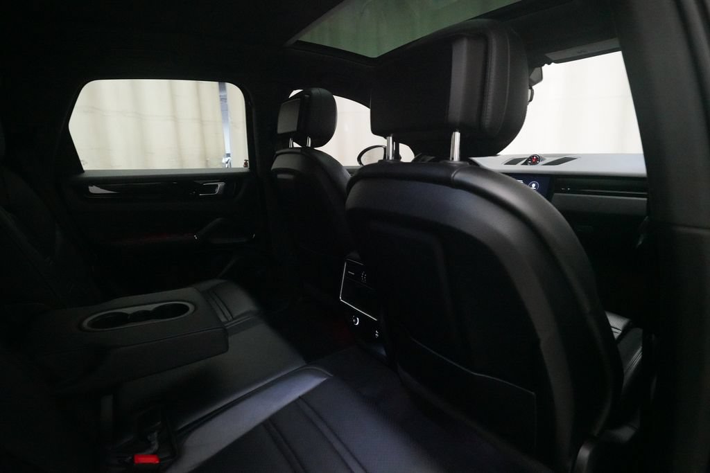 Certified 2022 Porsche Cayenne AWD/4WD image 28