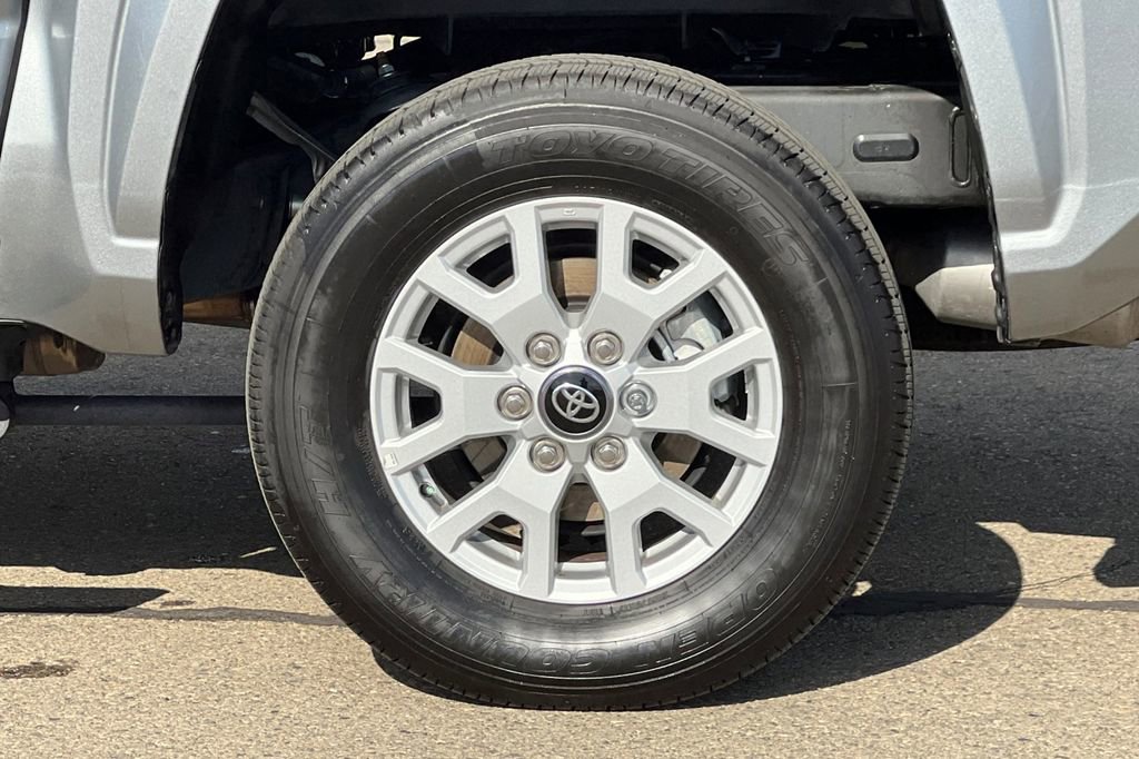 Certified 2025 Toyota Tacoma SR5 AWD/4WD image 28