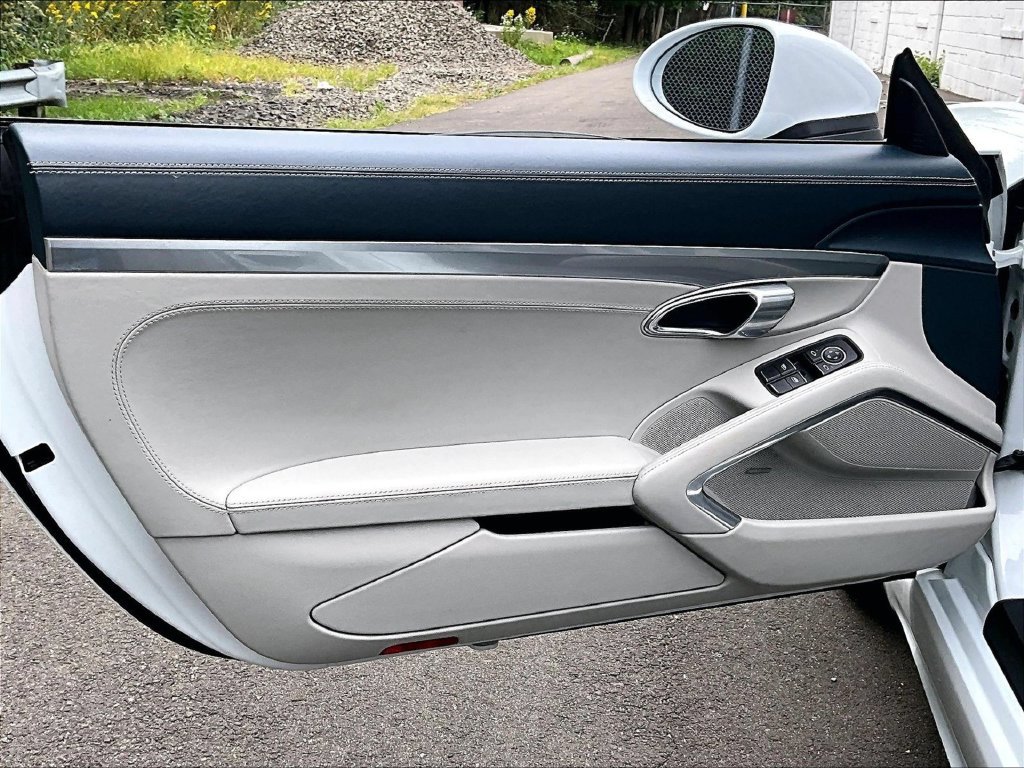 Used 2019 Porsche 718 Boxster RWD image 26