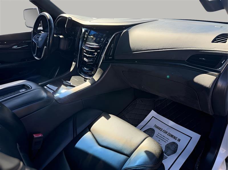 Used 2016 Cadillac Escalade Platinum image 32