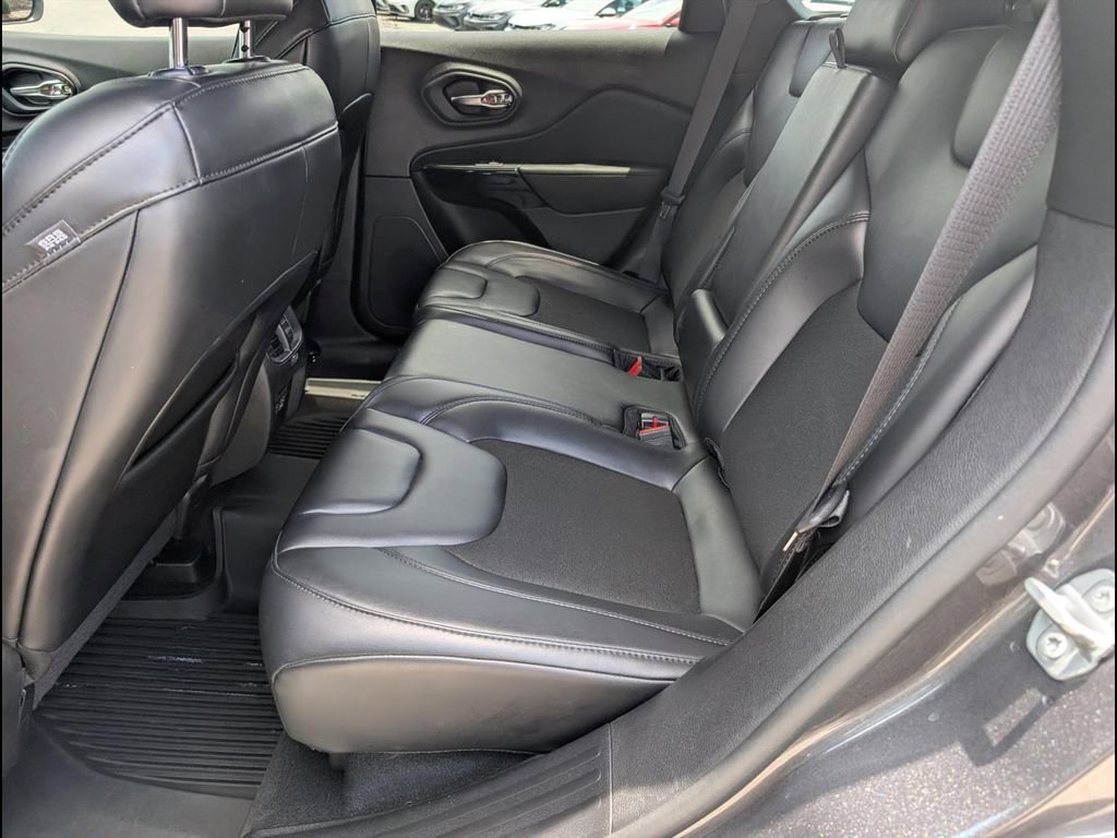 Used 2021 Jeep Cherokee Latitude Plus FWD image 8