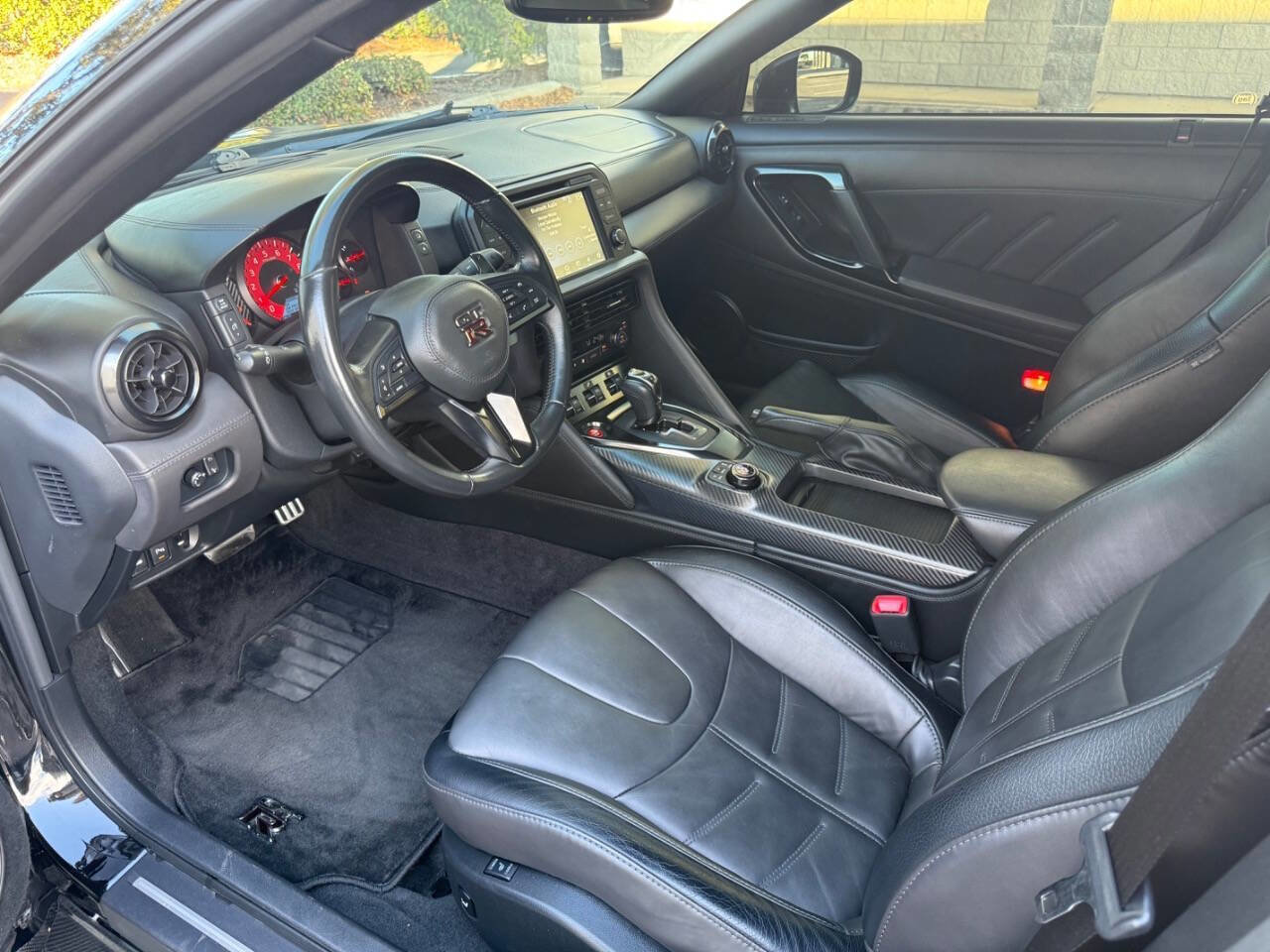 Used 2018 Nissan GT-R Premium image 11