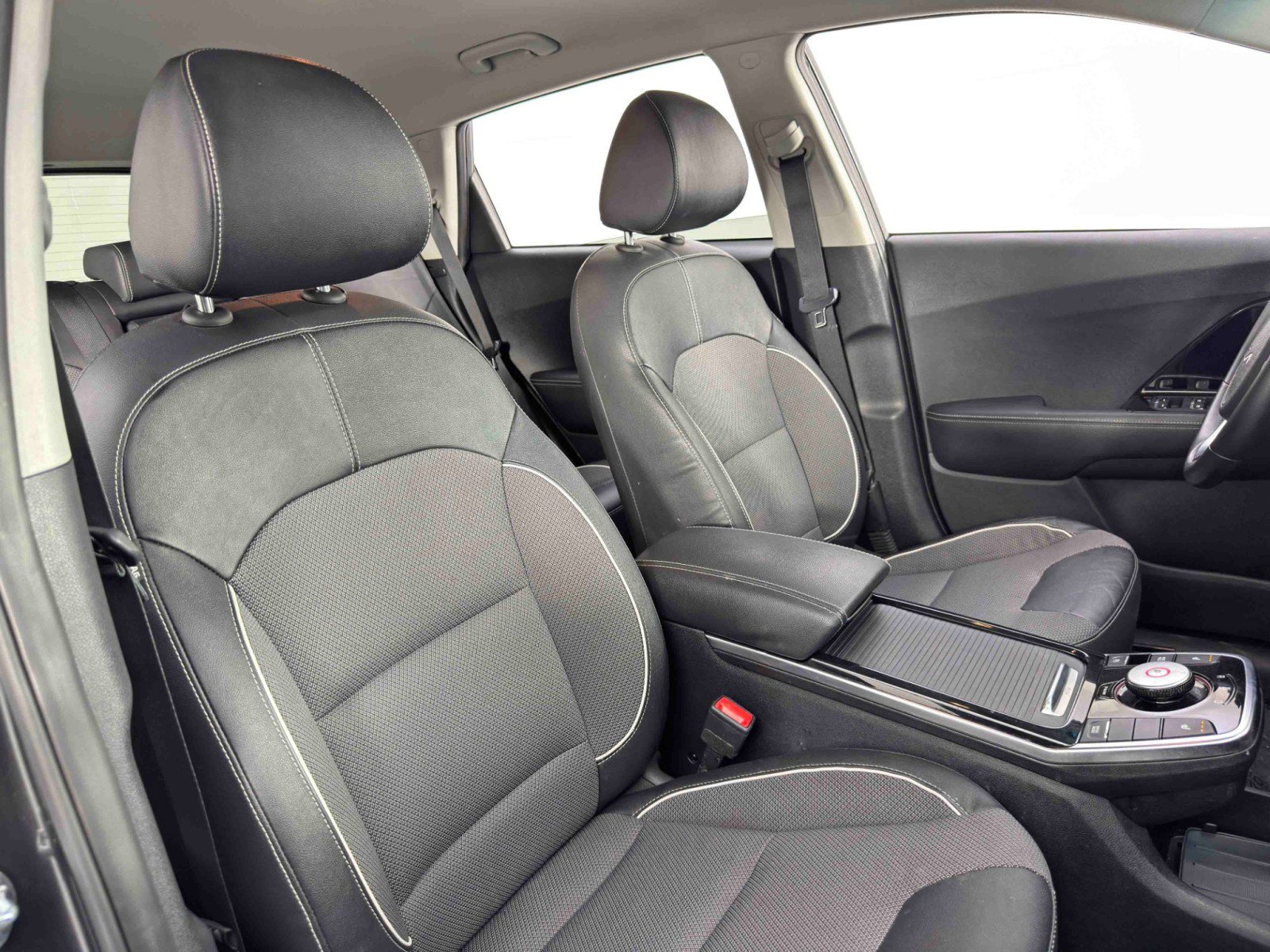 Used 2022 Kia Niro EX image 31