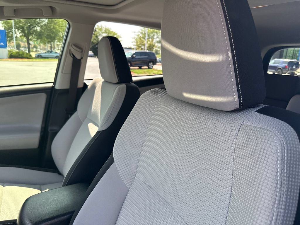 Used 2017 Toyota RAV4 XLE FWD image 12