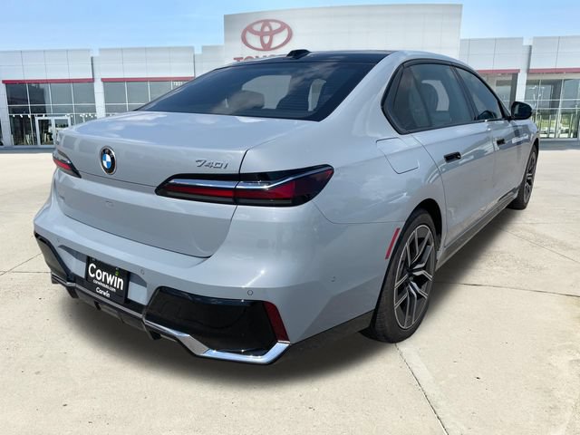 Used 2025 BMW 740i xDrive AWD/4WD image 5