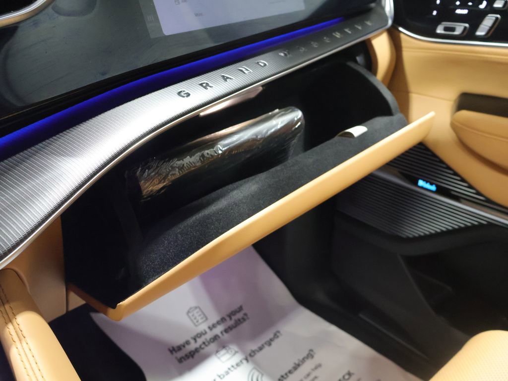 Used 2024 Jeep Grand Wagoneer Series III w/ Rear Seat Video Group 1 AWD/4WD image 34