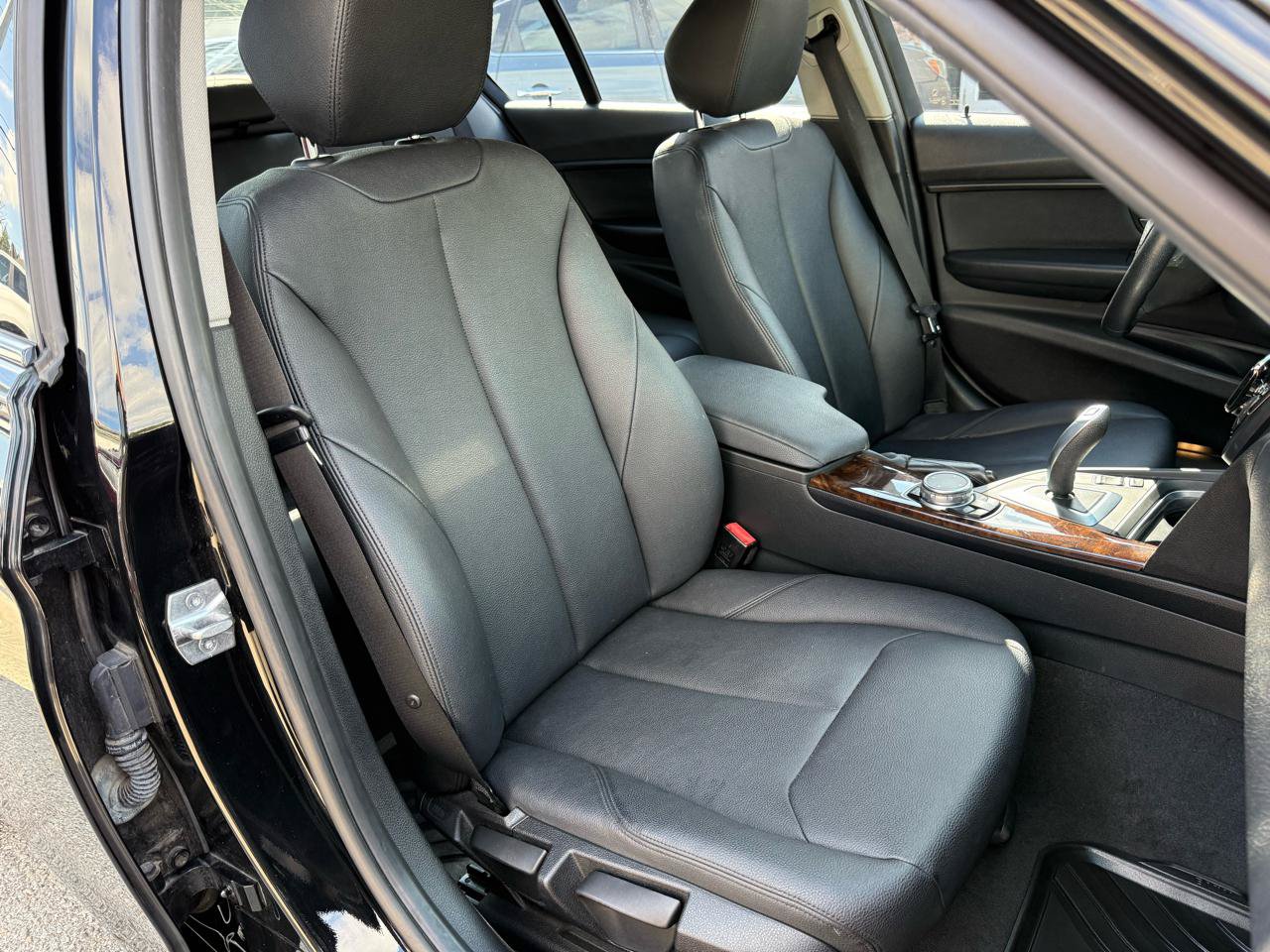 Used 2015 BMW 320i Sedan RWD image 13