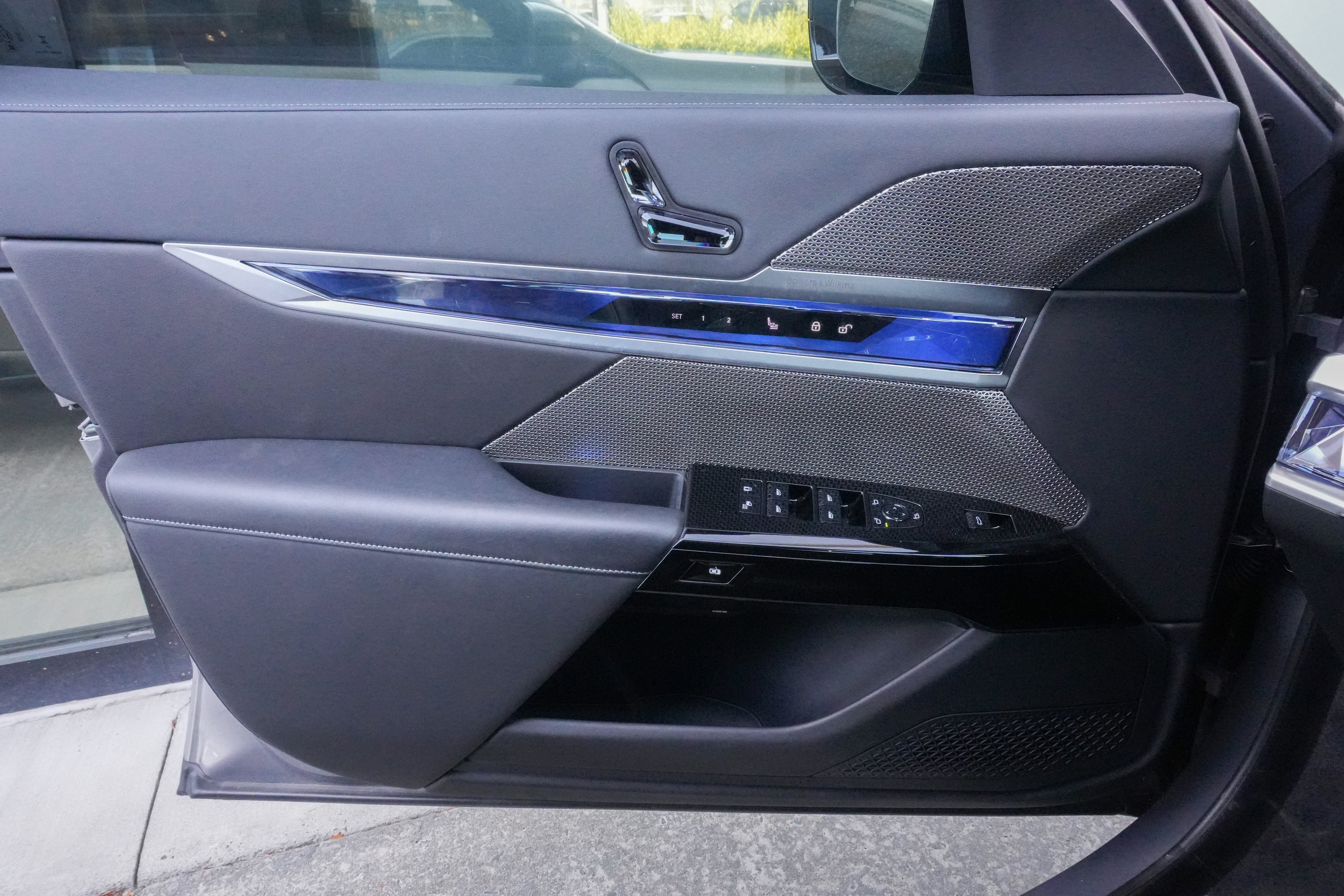 Certified 2024 BMW i7 M70 w/ Premium Package AWD/4WD image 28