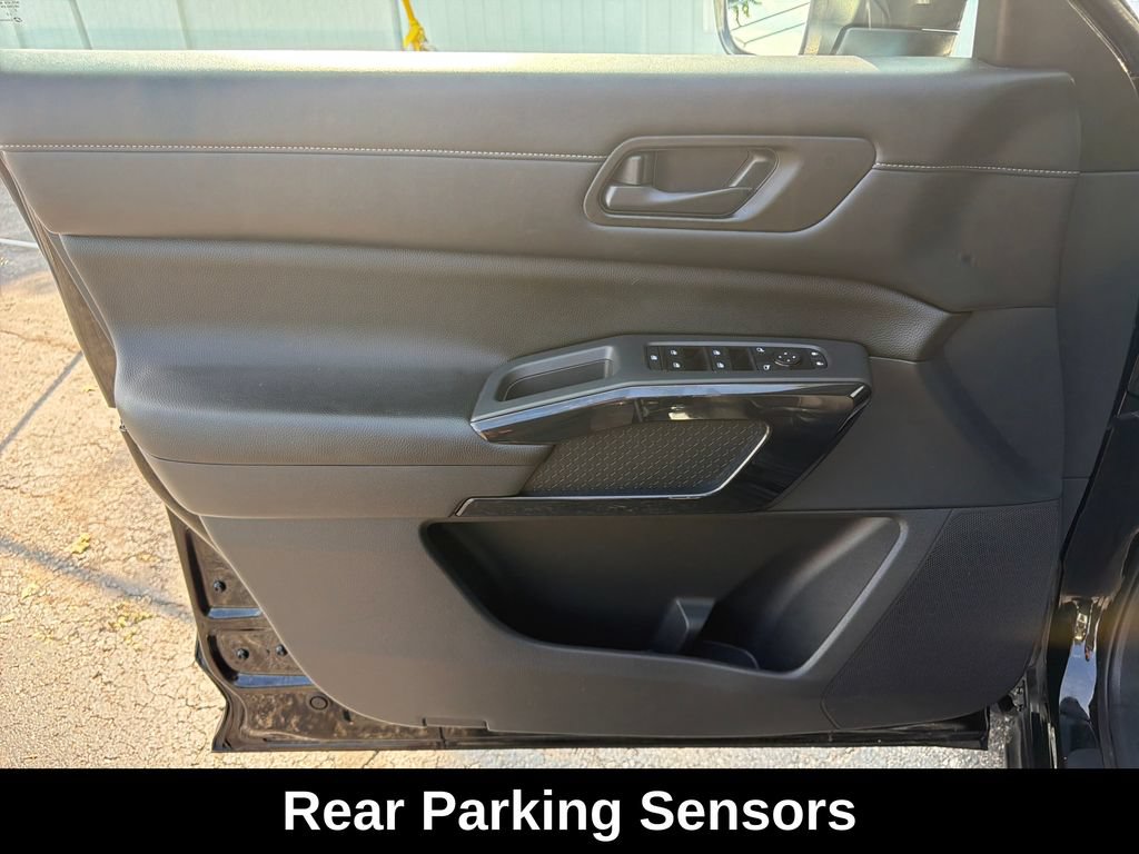 Used 2024 Nissan Pathfinder S AWD/4WD image 12