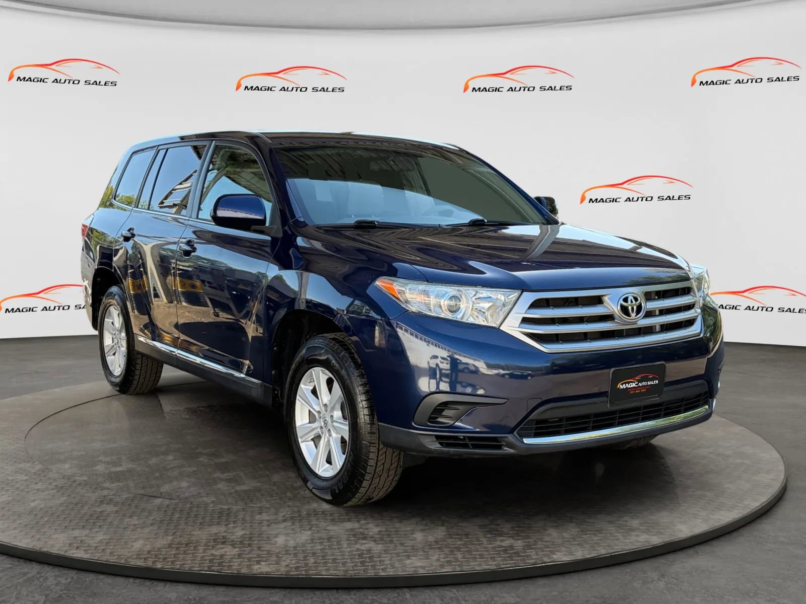 Used 2013 Toyota Highlander 4WD w/ Cold Weather Pkg image 5