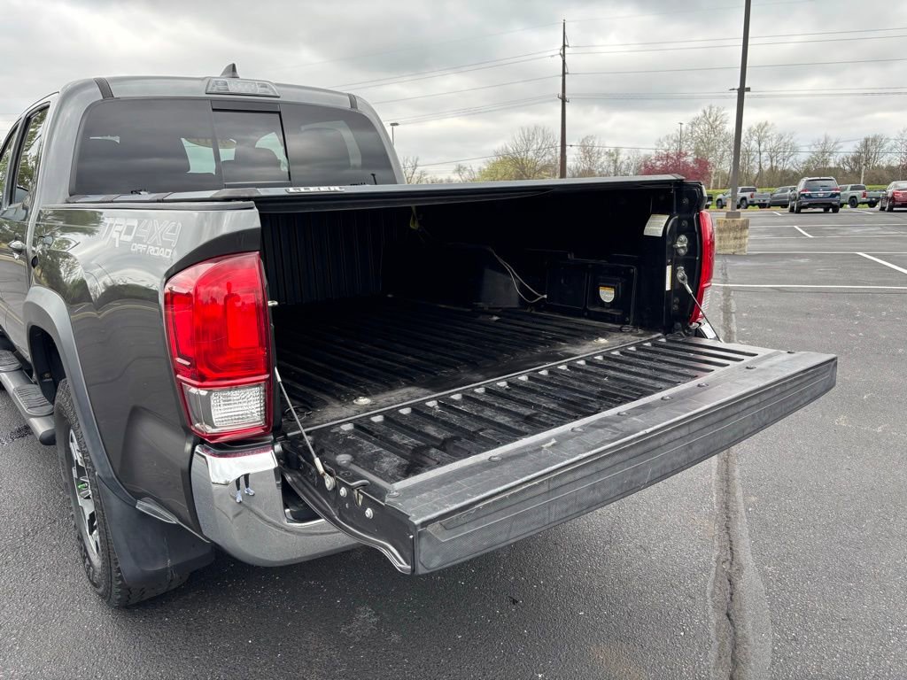 Used 2017 Toyota Tacoma TRD Off-Road w/ Tow Package (A/T) image 17