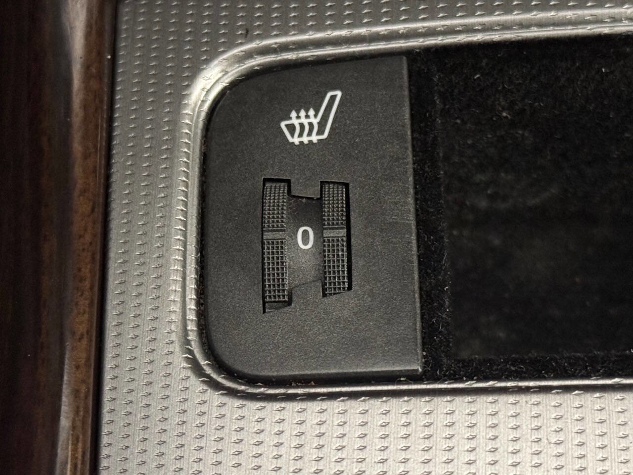 Used 2010 Hyundai Azera Limited w/ Navigation Pkg 3 image 40