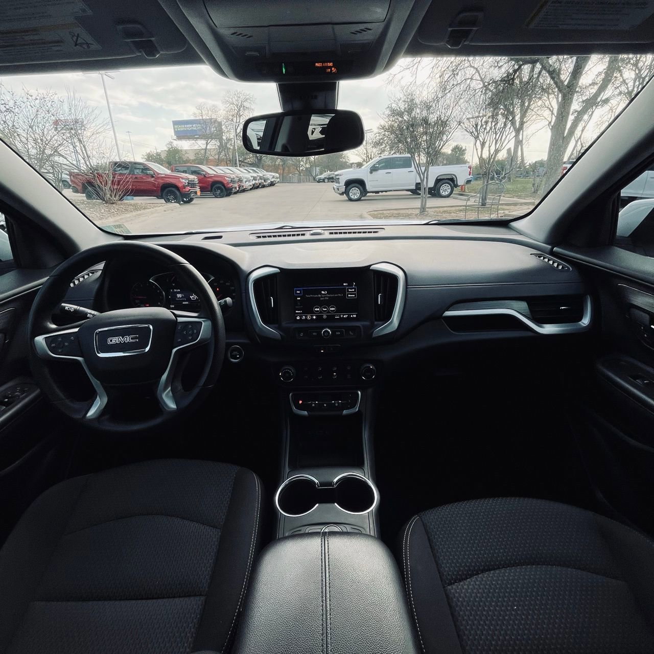 Used 2024 GMC Terrain SLE image 10