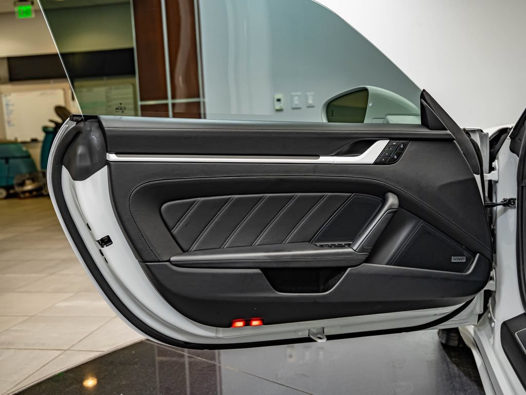Certified 2025 Porsche 911 Carrera RWD image 31