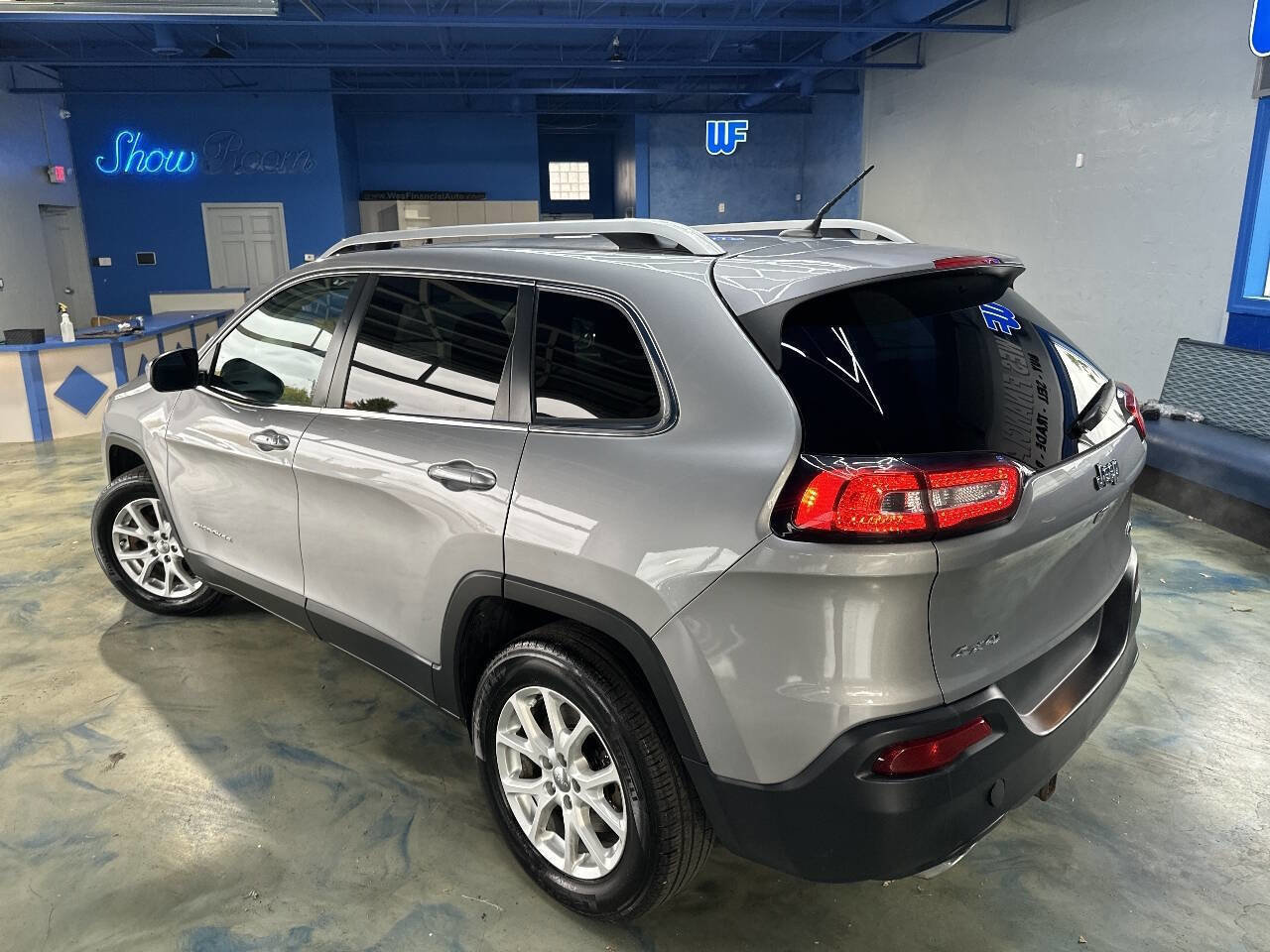 Used 2015 Jeep Cherokee Latitude w/ Comfort/Convenience Group image 3