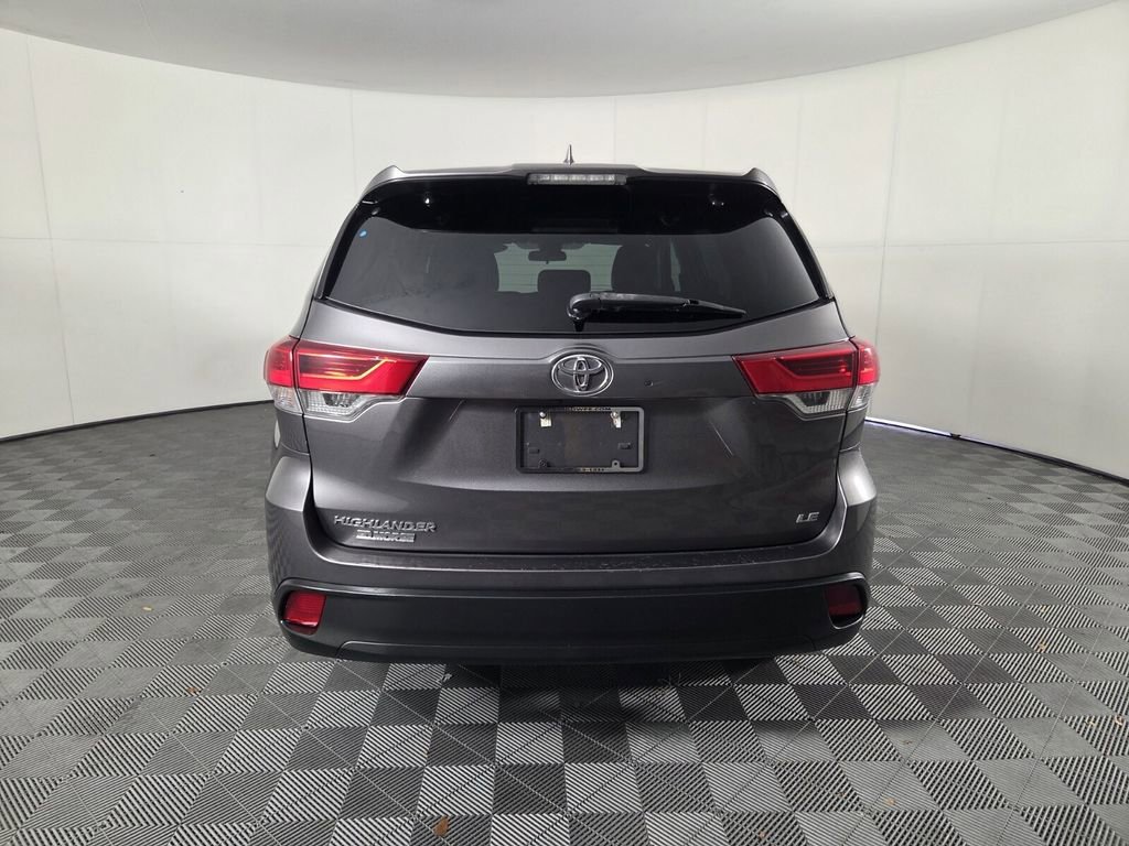 Used 2019 Toyota Highlander Plus FWD image 7