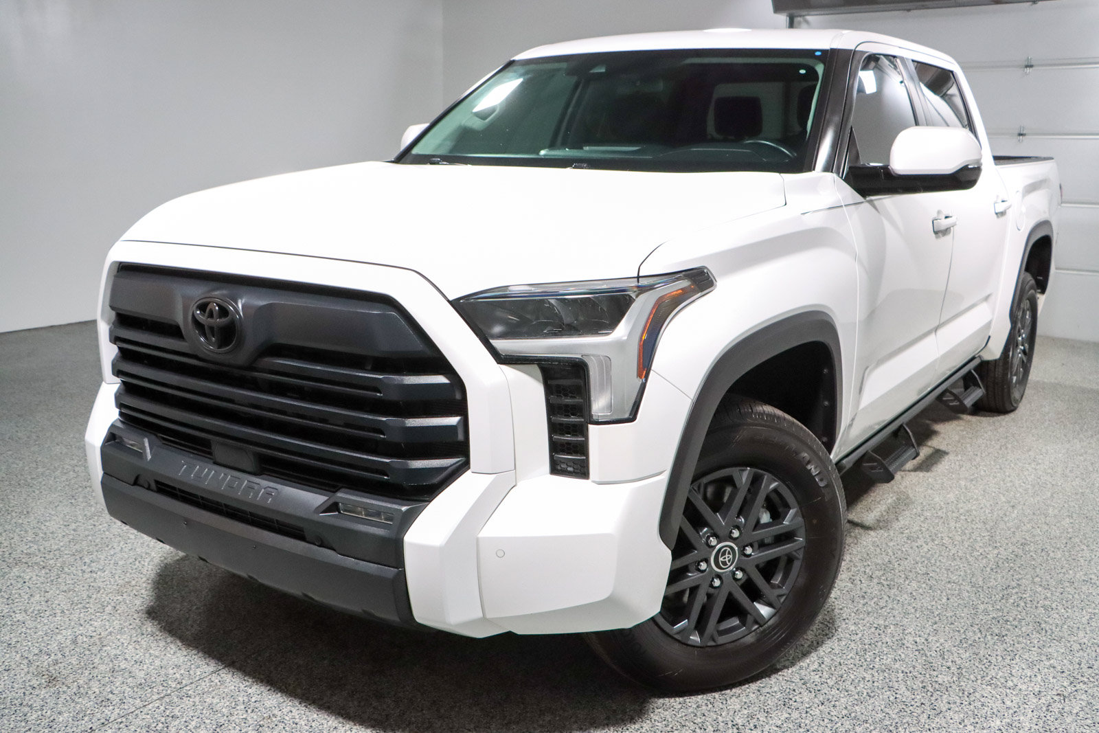 Used 2024 Toyota Tundra SR5 w/ SR5 Convenience Package AWD/4WD image 31