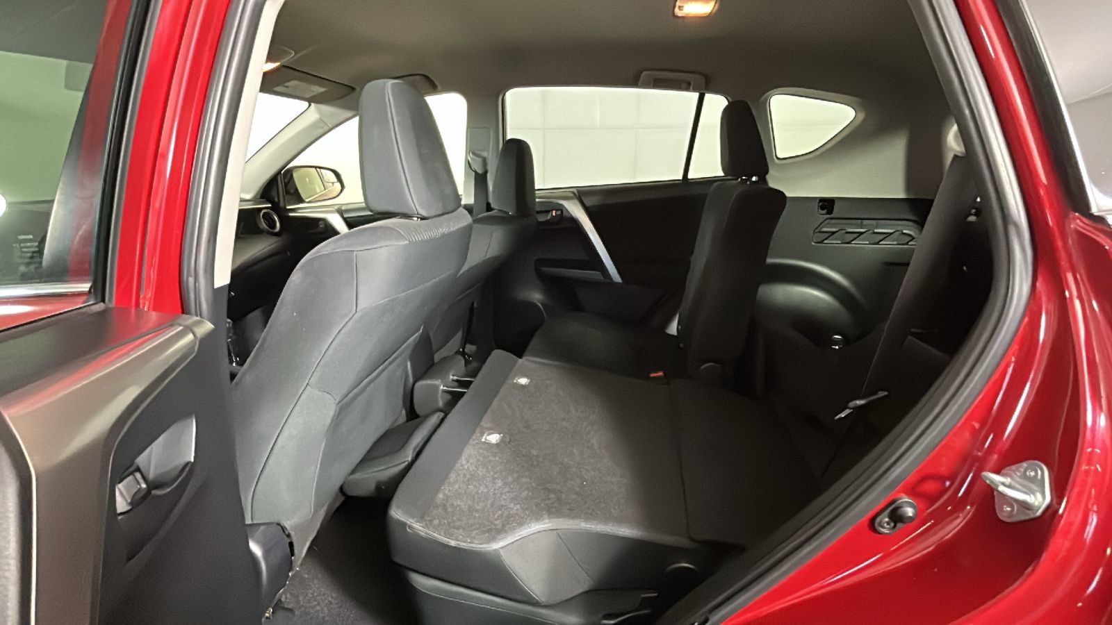 Used 2017 Toyota RAV4 LE AWD/4WD image 25