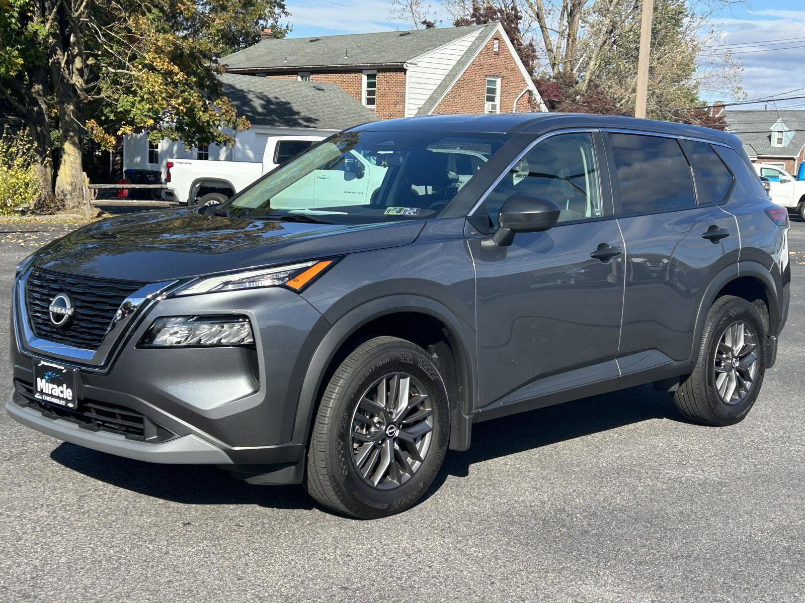 Used 2023 Nissan Rogue S image 3