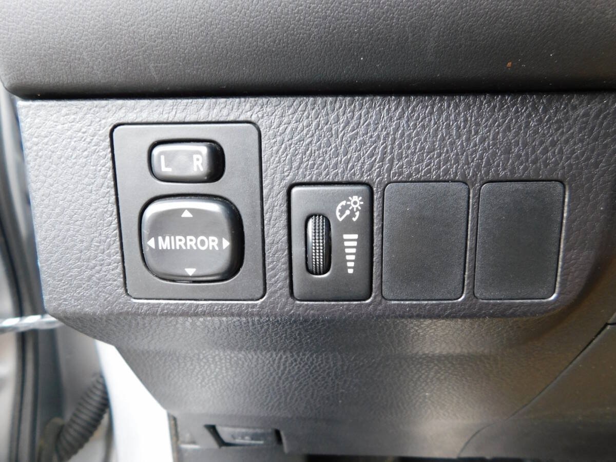 Used 2016 Toyota RAV4 LE AWD/4WD image 18