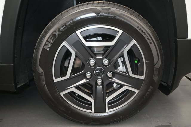Used 2026 Jeep Cherokee Limited AWD/4WD image 17