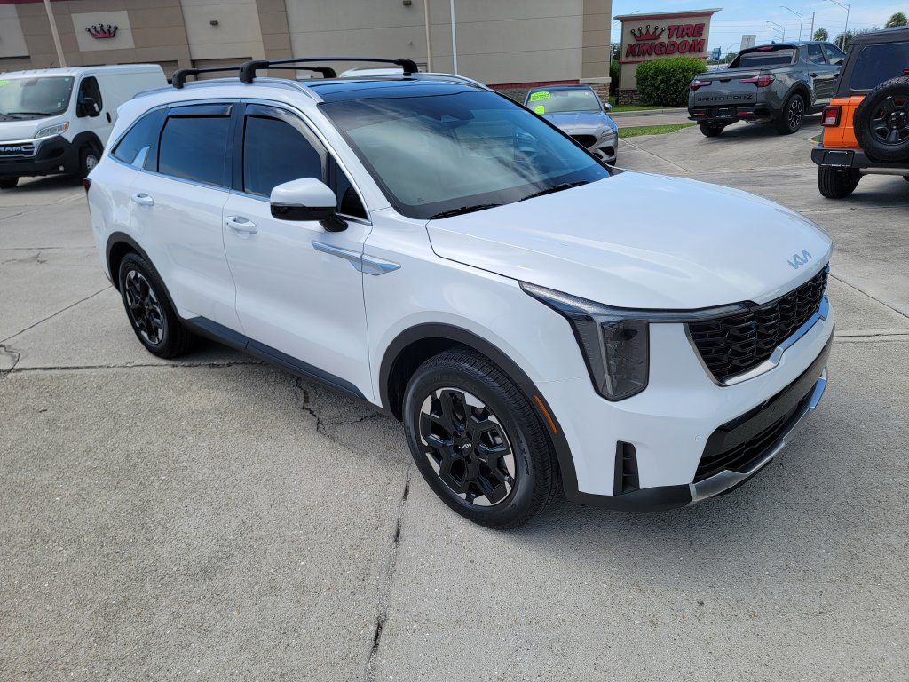 Used 2026 Kia Sorento S w/ S Panoramic Sunroof Package FWD image 2