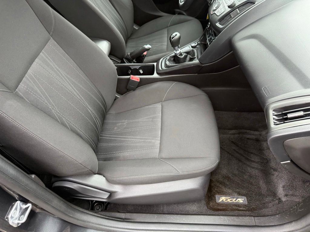 Used 2017 Ford Focus SE FWD image 47