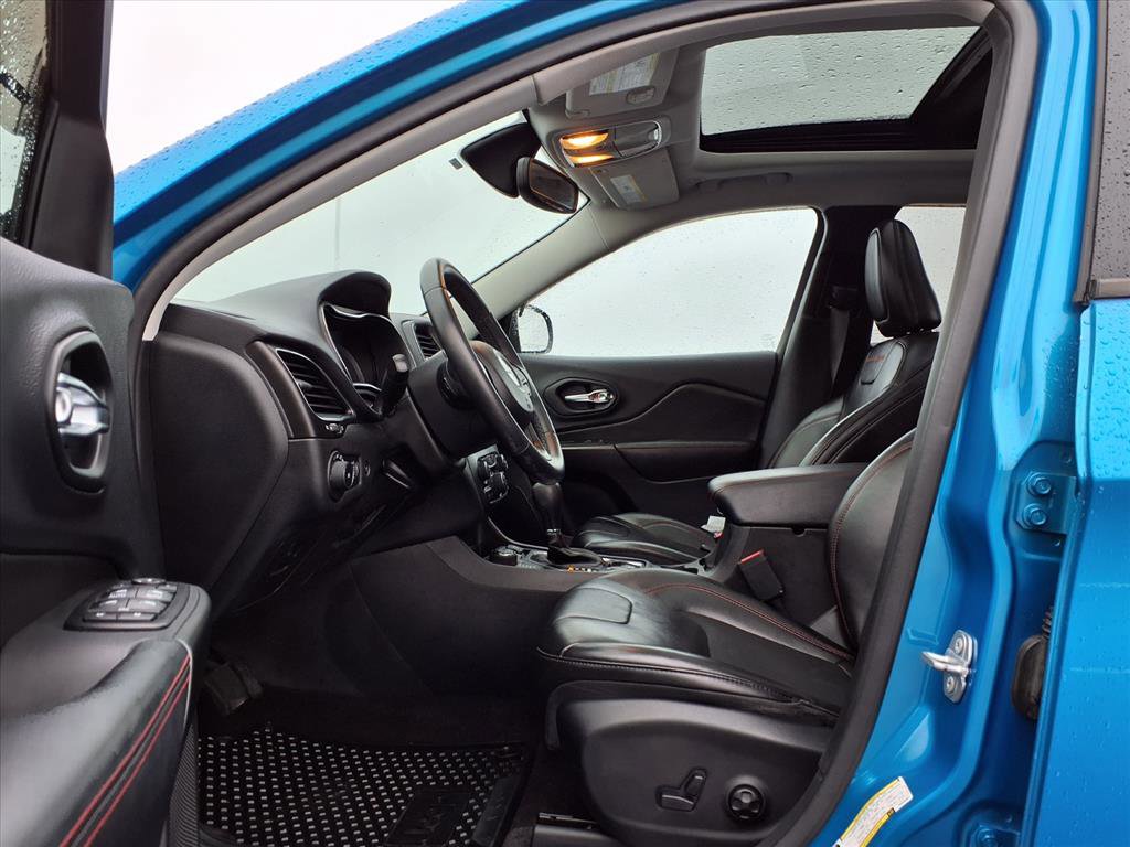 Used 2019 Jeep Cherokee Trailhawk w/ Comfort/Convenience Group image 24