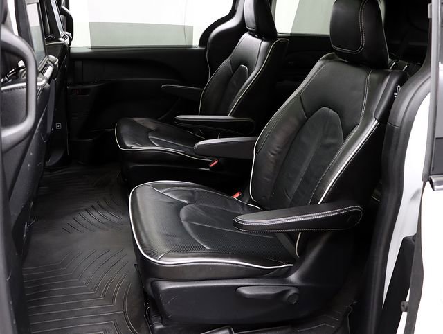 Used 2019 Chrysler Pacifica Limited w/ Advanced Safetytec Group image 12