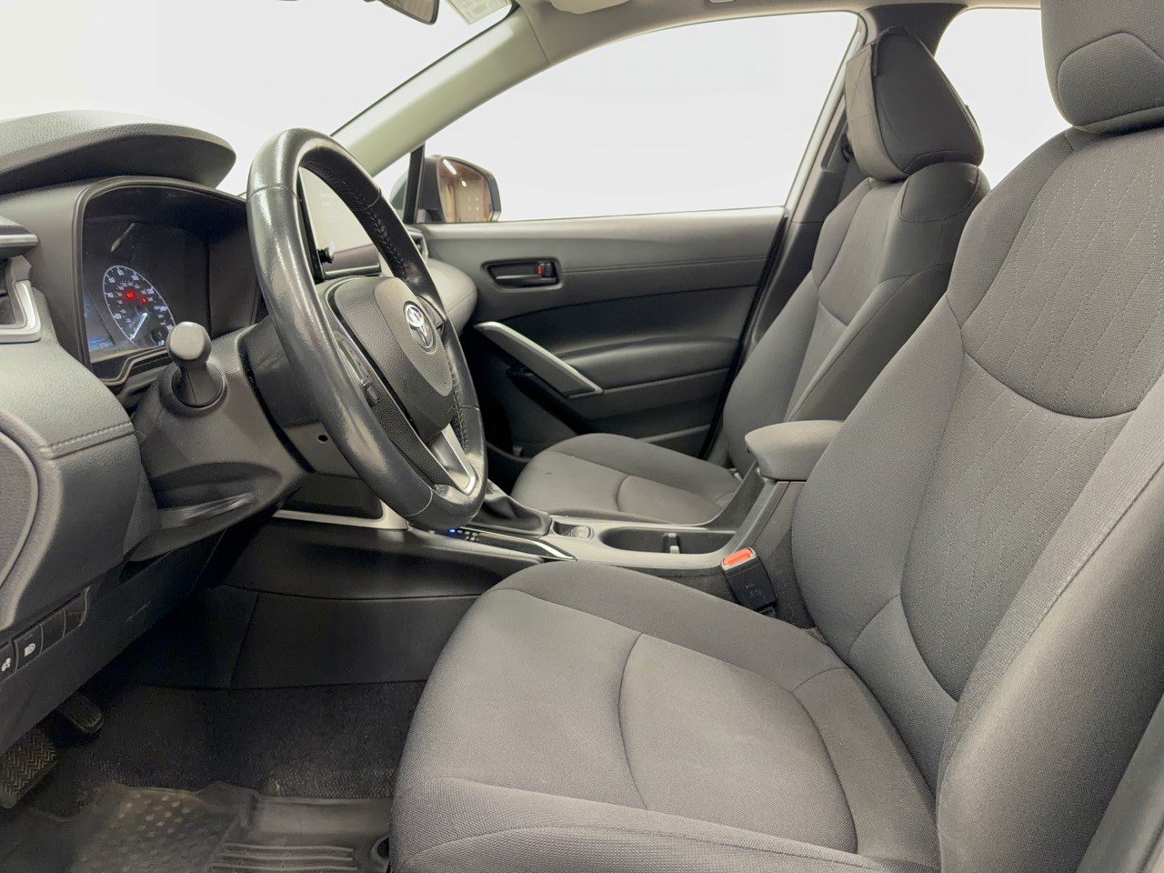 Used 2023 Toyota Corolla Cross LE AWD/4WD image 5