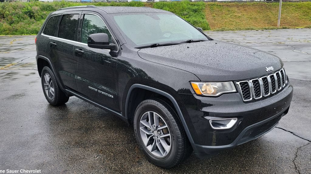Used 2018 Jeep Grand Cherokee Laredo AWD/4WD image 2