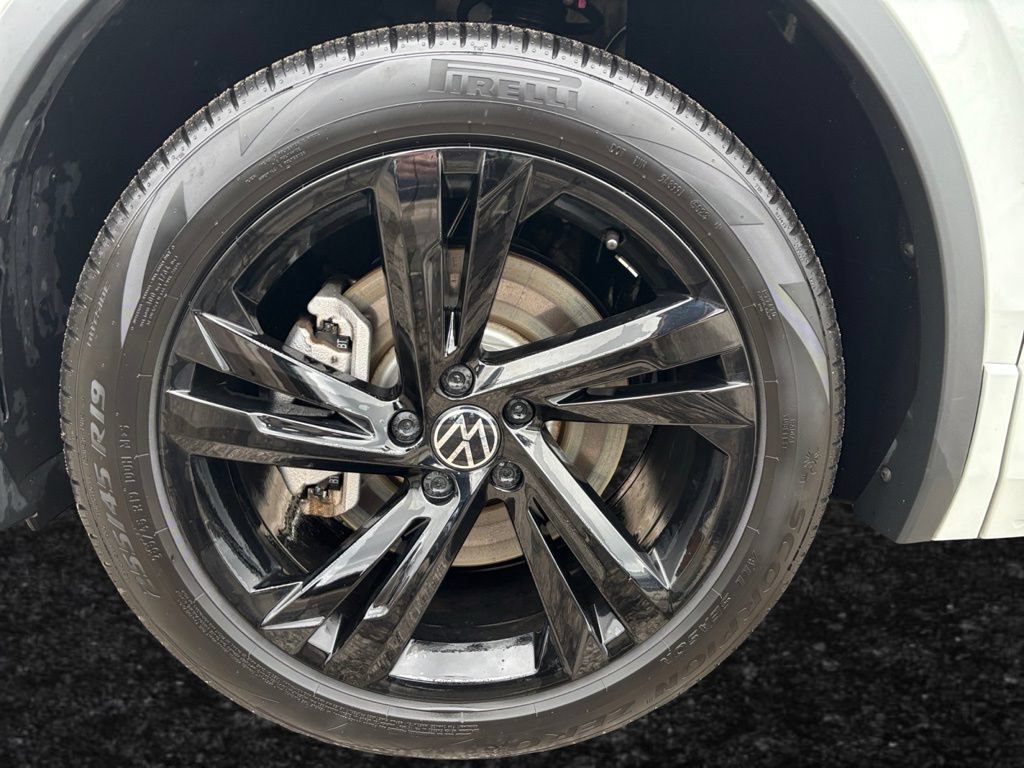 Certified 2024 Volkswagen Tiguan SE R-Line AWD/4WD image 9