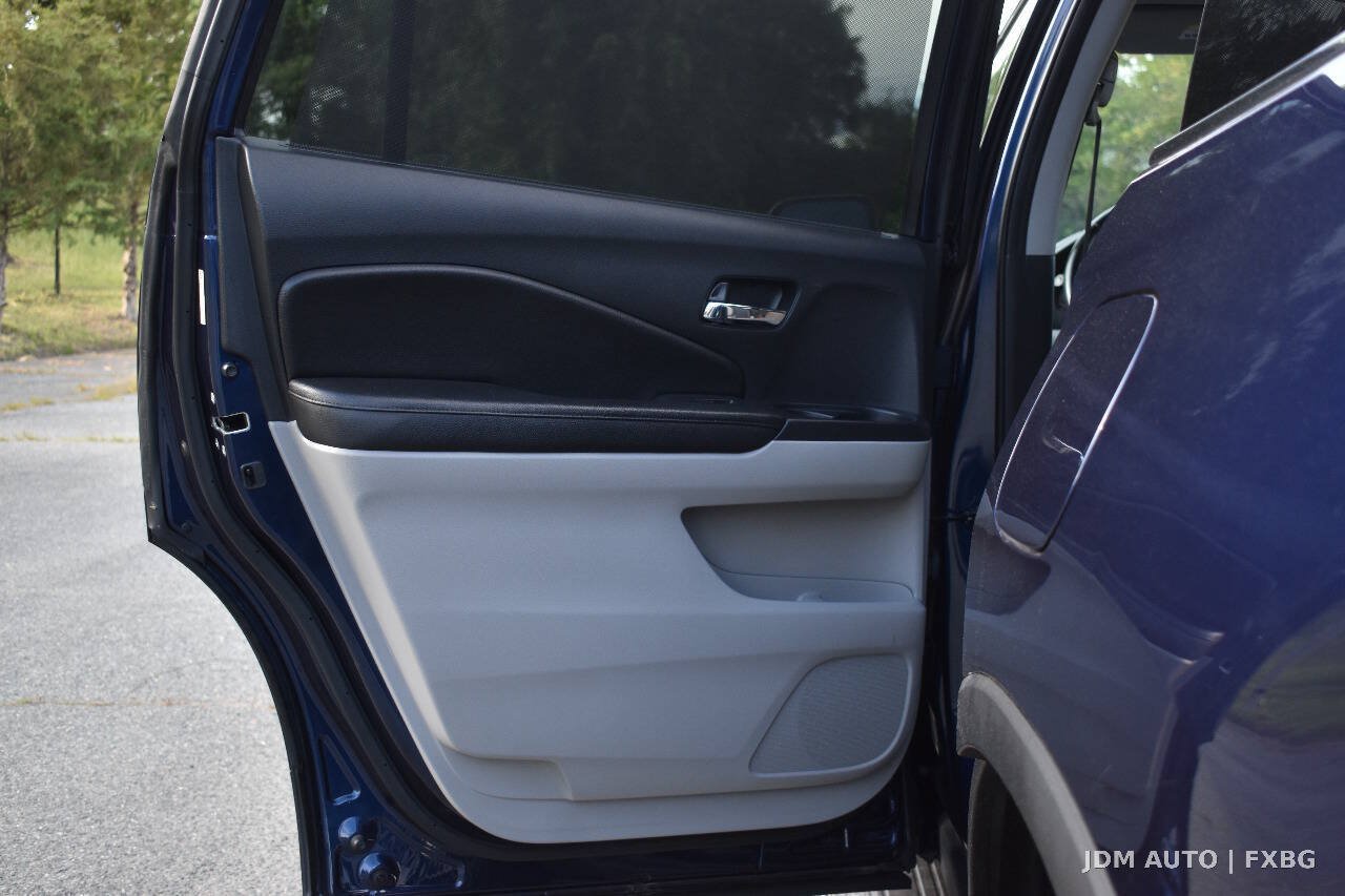 Used 2016 Honda Pilot Touring image 11