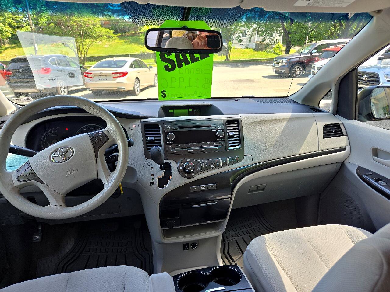 Used 2014 Toyota Sienna LE image 13