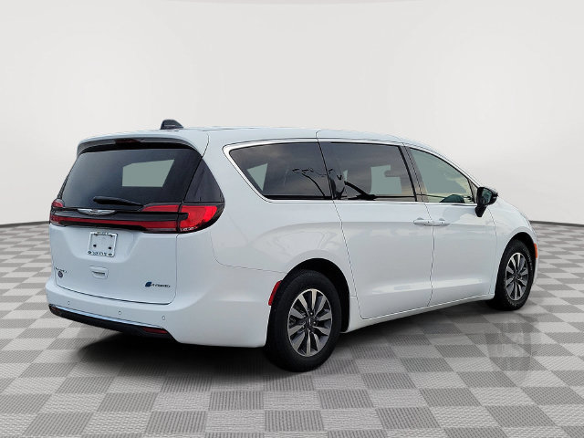 Used 2024 Chrysler Pacifica Limited FWD image 5